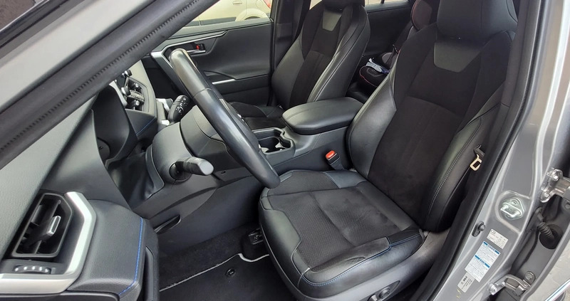 Toyota RAV4 cena 149700 przebieg: 63000, rok produkcji 2020 z Warszawa małe 781